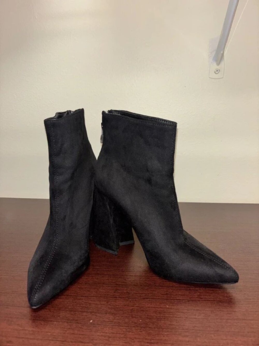 Fall Boots fashion nova size 7 (used)